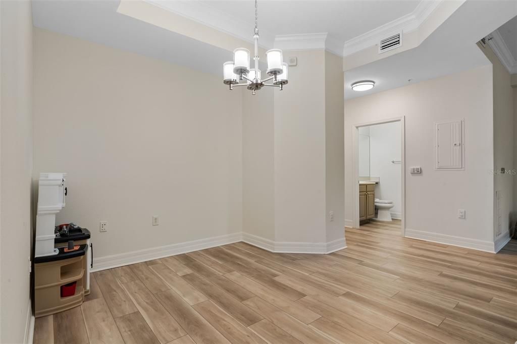 Active With Contract: $329,000 (1 beds, 1 baths, 1135 Square Feet)