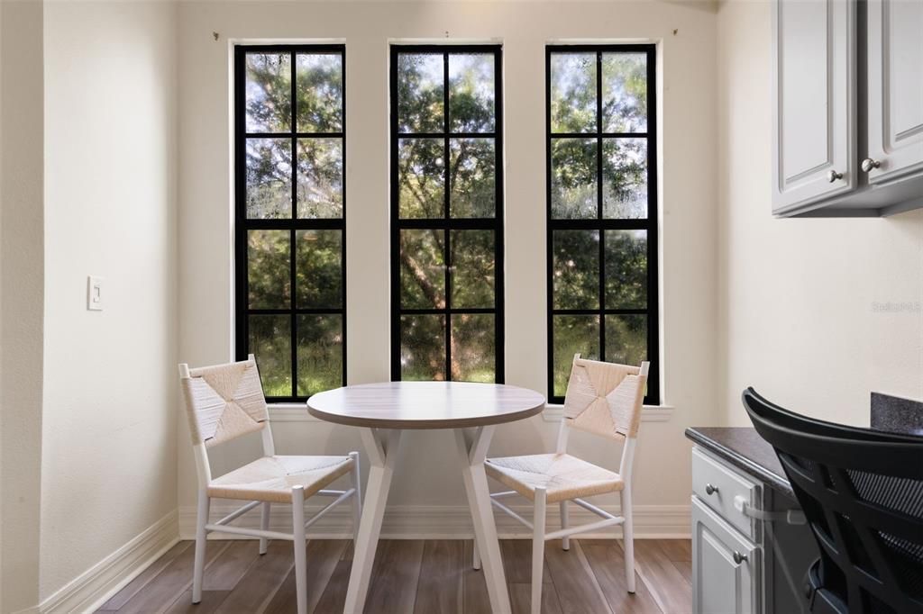 Active With Contract: $329,000 (1 beds, 1 baths, 1135 Square Feet)