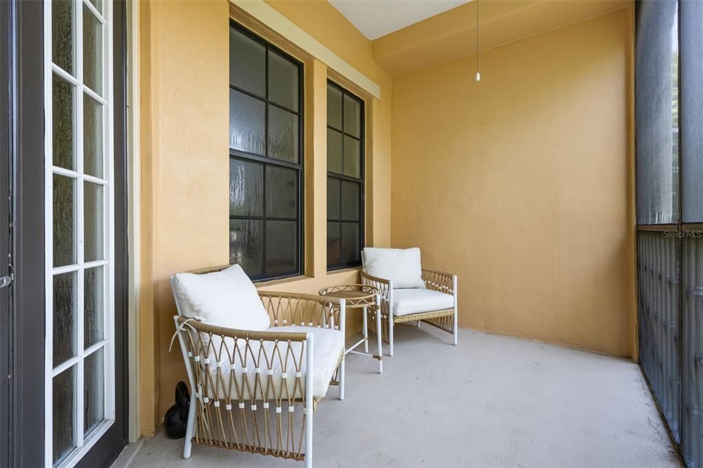 Active With Contract: $329,000 (1 beds, 1 baths, 1135 Square Feet)