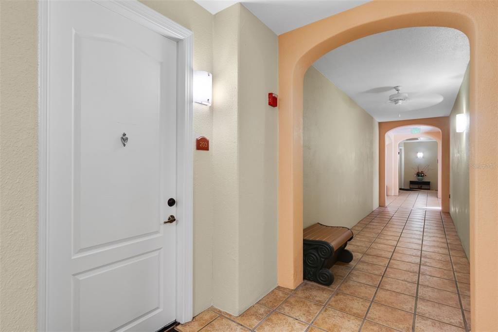 Active With Contract: $329,000 (1 beds, 1 baths, 1135 Square Feet)