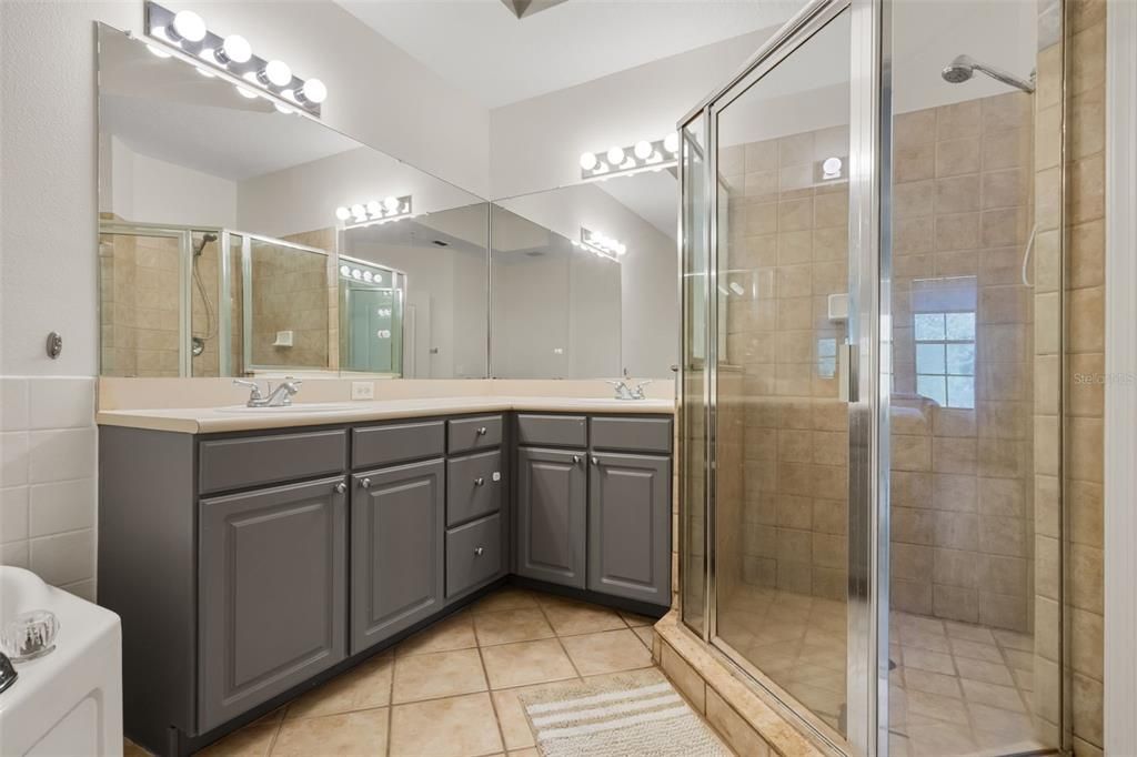 Active With Contract: $329,000 (1 beds, 1 baths, 1135 Square Feet)