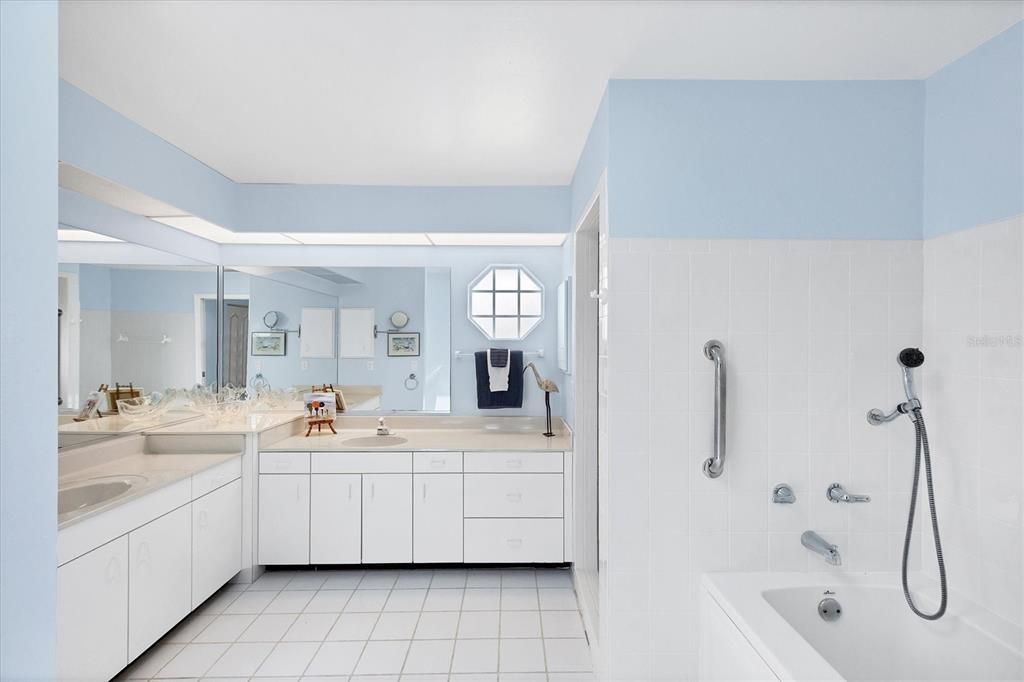 На продажу: $2,500,000 (3 спален, 2 ванн, 2078 Квадратных фут)