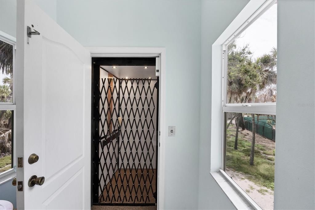 На продажу: $2,500,000 (3 спален, 2 ванн, 2078 Квадратных фут)