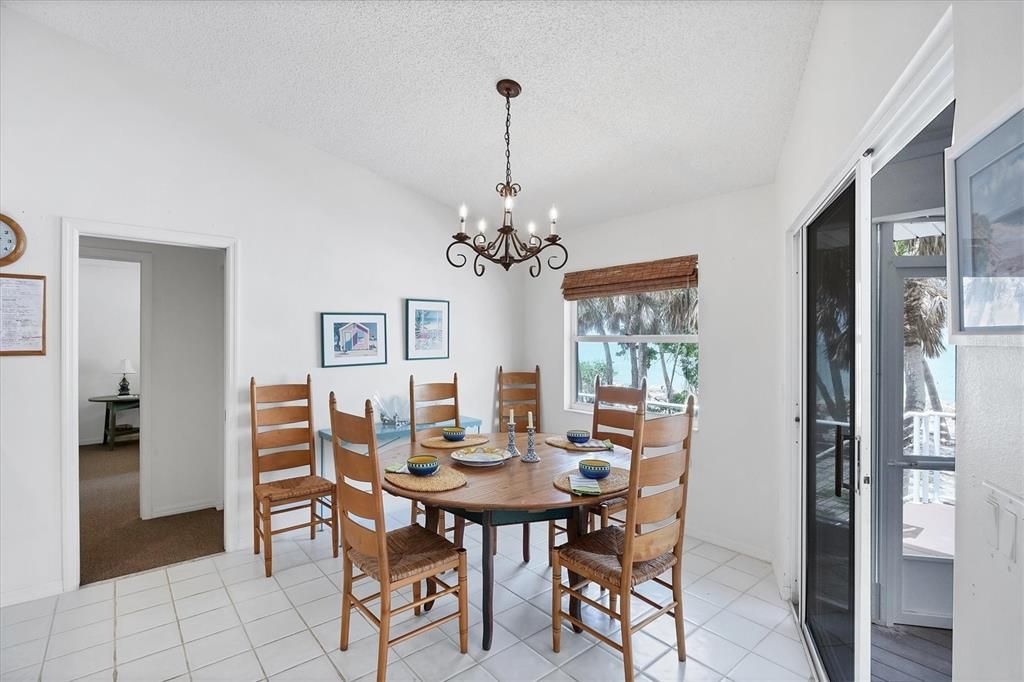 На продажу: $2,500,000 (3 спален, 2 ванн, 2078 Квадратных фут)