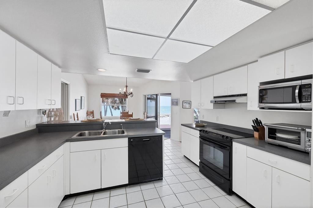 На продажу: $2,500,000 (3 спален, 2 ванн, 2078 Квадратных фут)