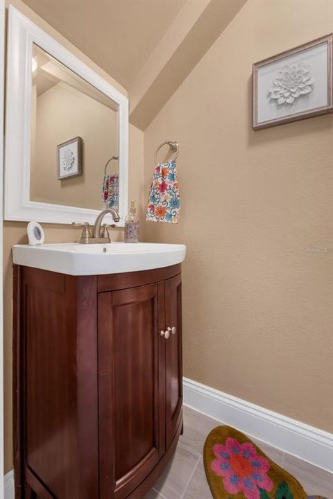 На продажу: $240,000 (2 спален, 1 ванн, 966 Квадратных фут)