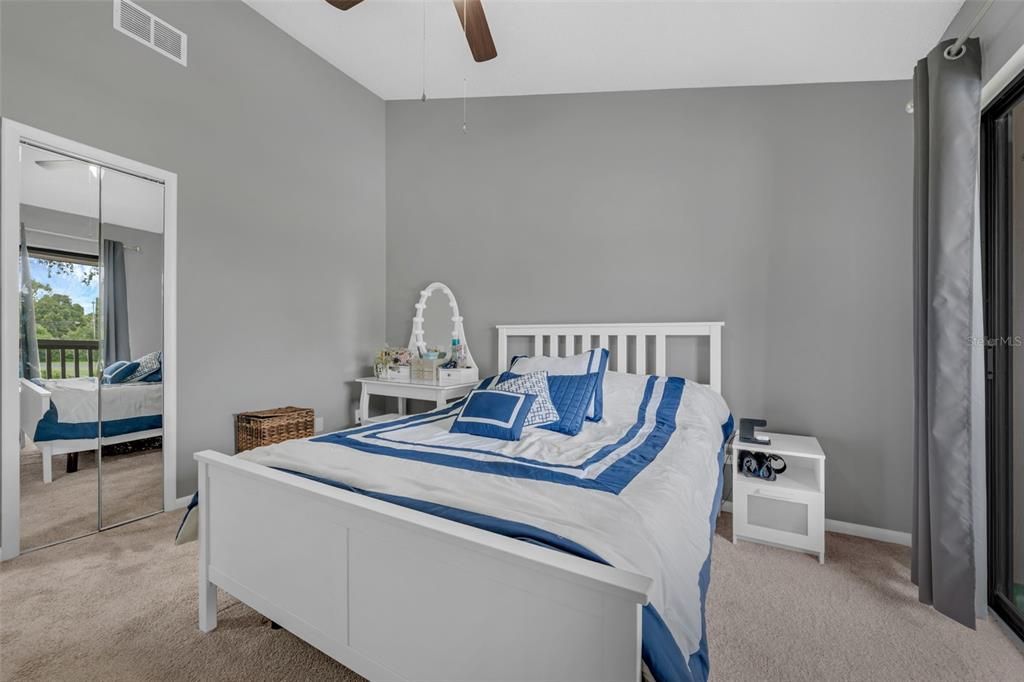 На продажу: $240,000 (2 спален, 1 ванн, 966 Квадратных фут)