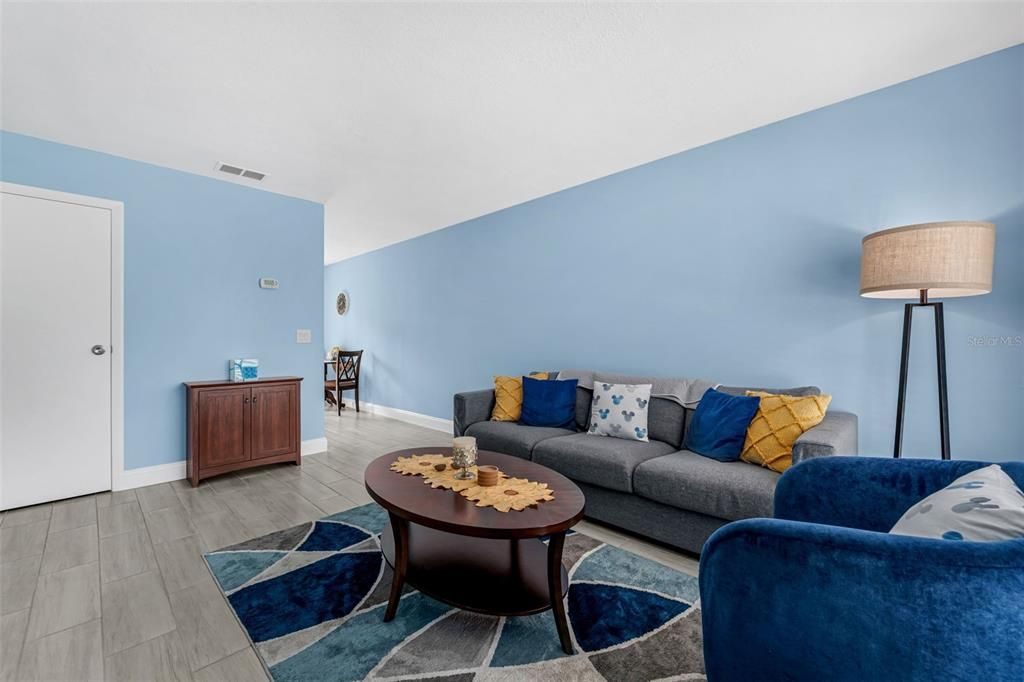 На продажу: $240,000 (2 спален, 1 ванн, 966 Квадратных фут)