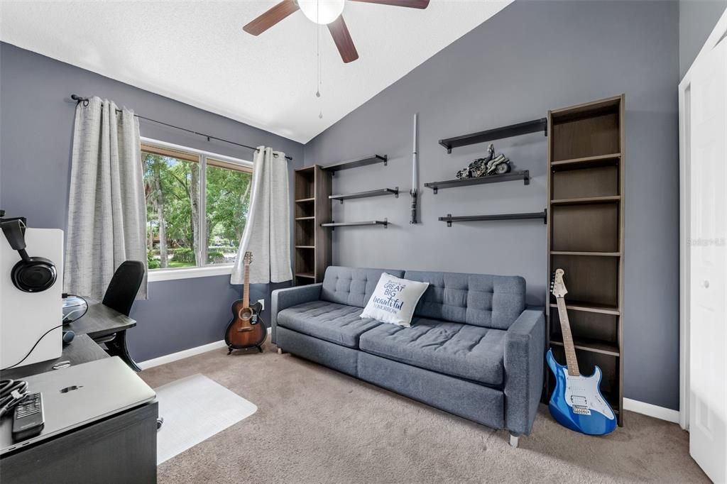 На продажу: $240,000 (2 спален, 1 ванн, 966 Квадратных фут)