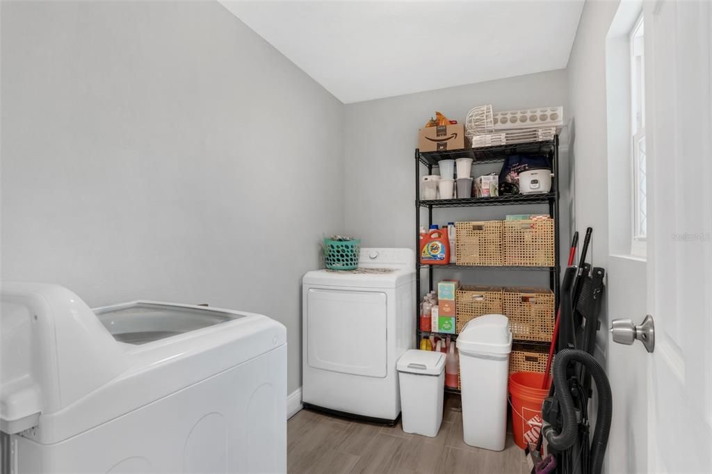 На продажу: $240,000 (2 спален, 1 ванн, 966 Квадратных фут)