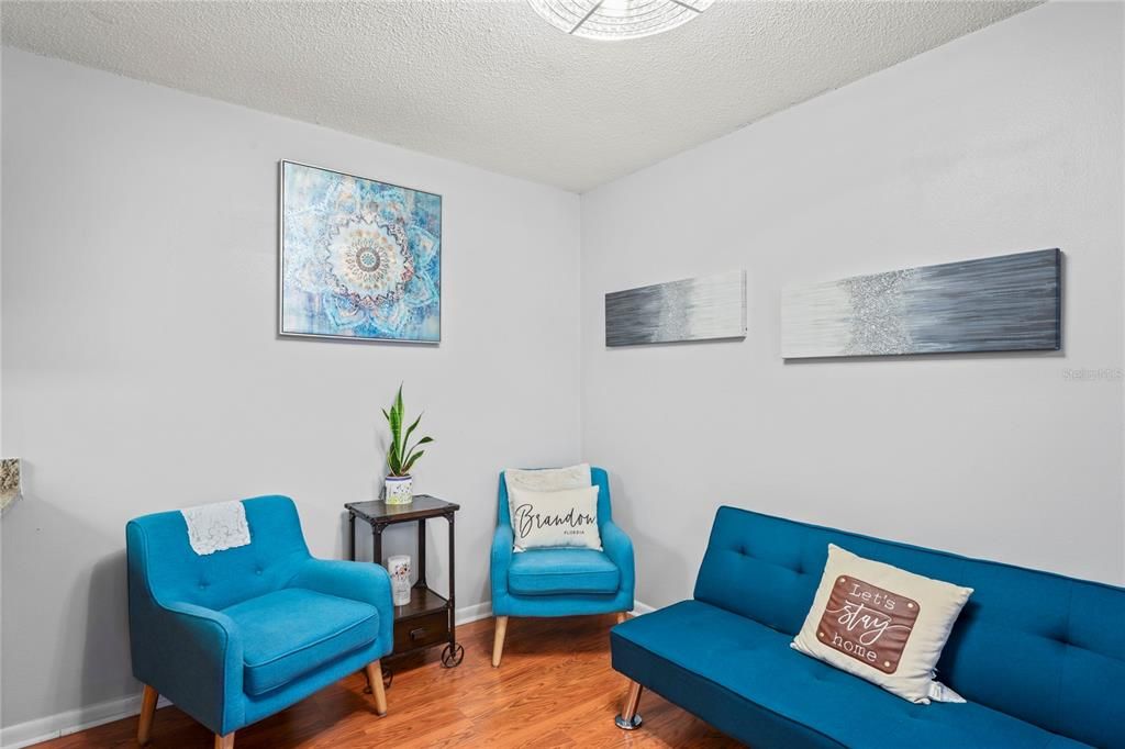 待售: $210,000 (2 贝兹, 1 浴室, 998 平方英尺)