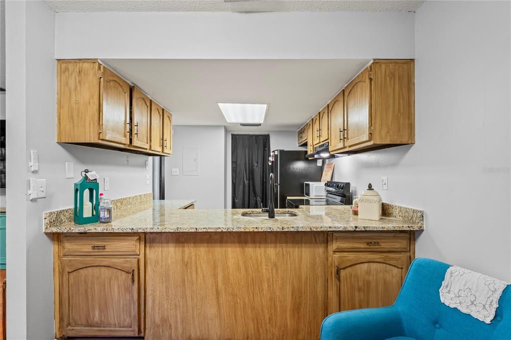 待售: $210,000 (2 贝兹, 1 浴室, 998 平方英尺)