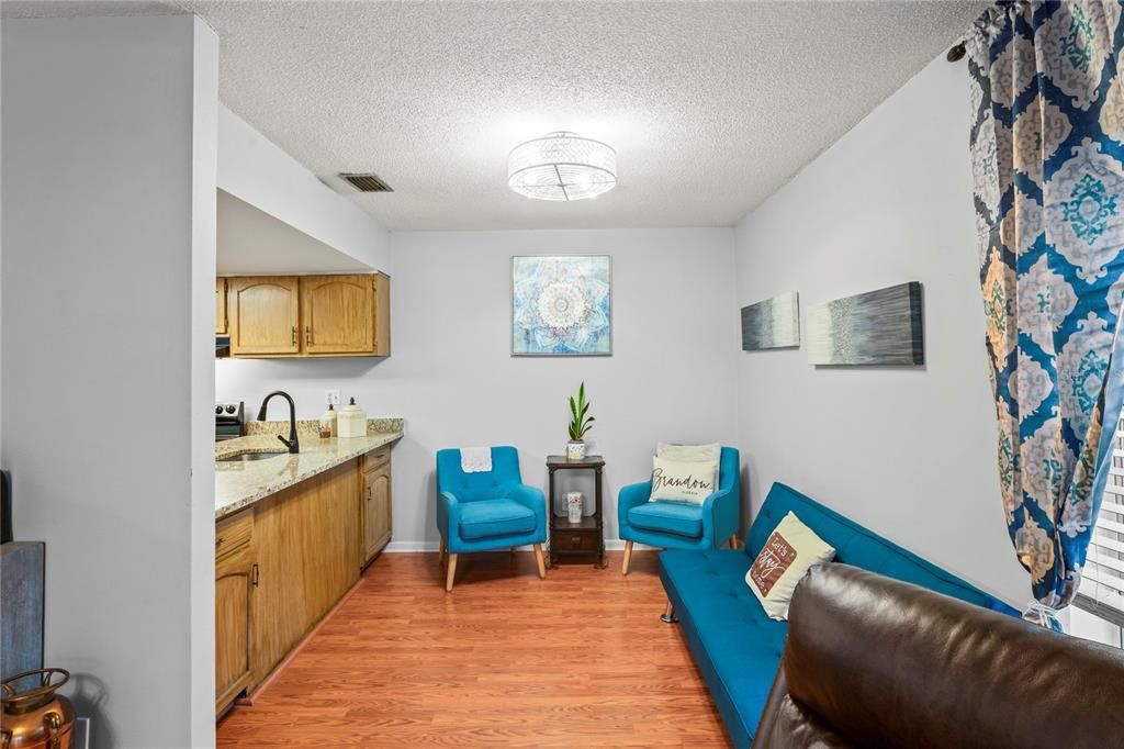 待售: $210,000 (2 贝兹, 1 浴室, 998 平方英尺)