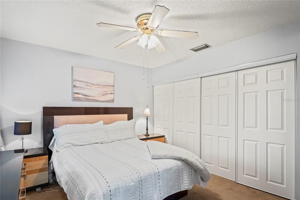 待售: $210,000 (2 贝兹, 1 浴室, 998 平方英尺)