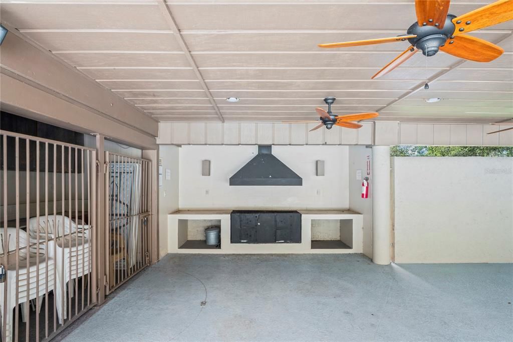 待售: $210,000 (2 贝兹, 1 浴室, 998 平方英尺)