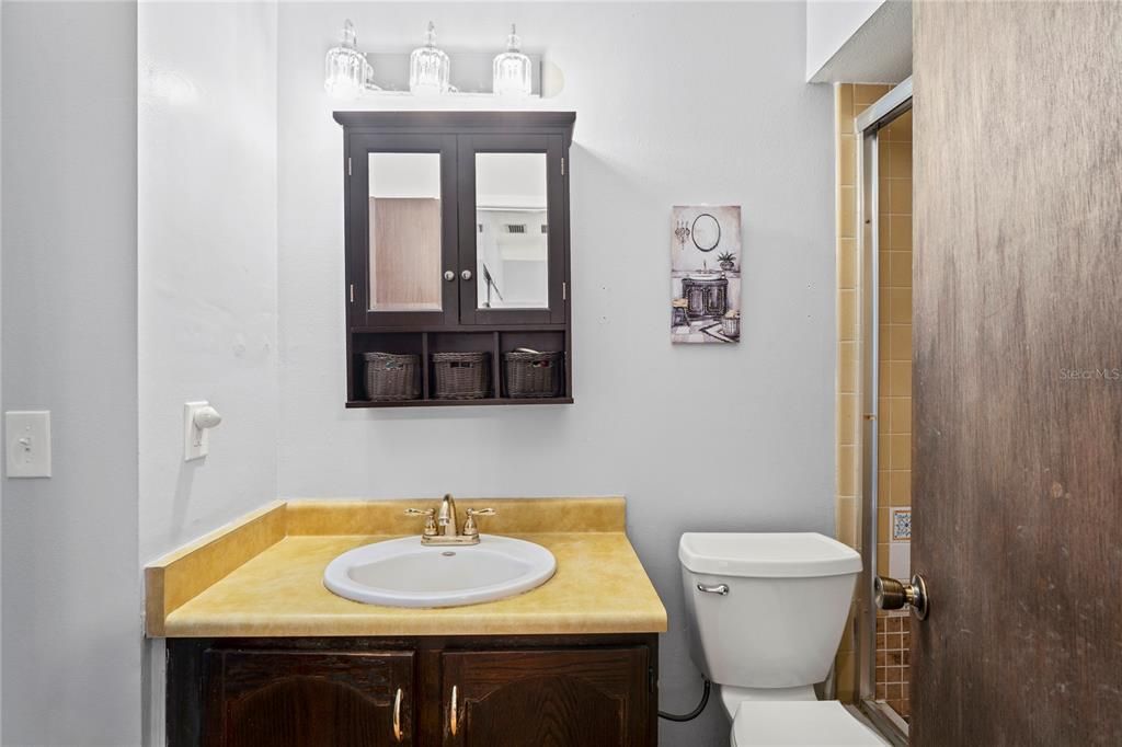 待售: $210,000 (2 贝兹, 1 浴室, 998 平方英尺)