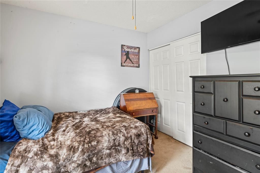 待售: $210,000 (2 贝兹, 1 浴室, 998 平方英尺)