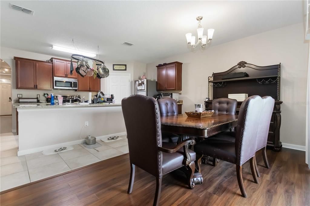 待售: $415,000 (4 贝兹, 2 浴室, 1846 平方英尺)