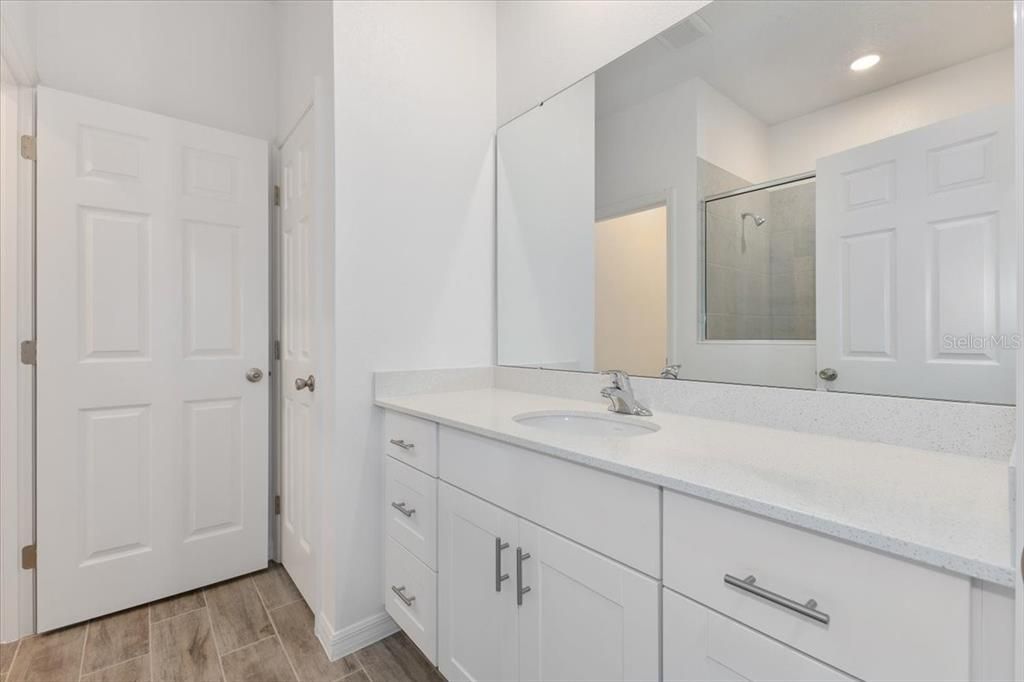 合同活跃: $453,150 (4 贝兹, 3 浴室, 2384 平方英尺)