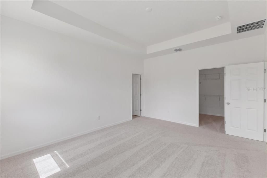 合同活跃: $453,150 (4 贝兹, 3 浴室, 2384 平方英尺)