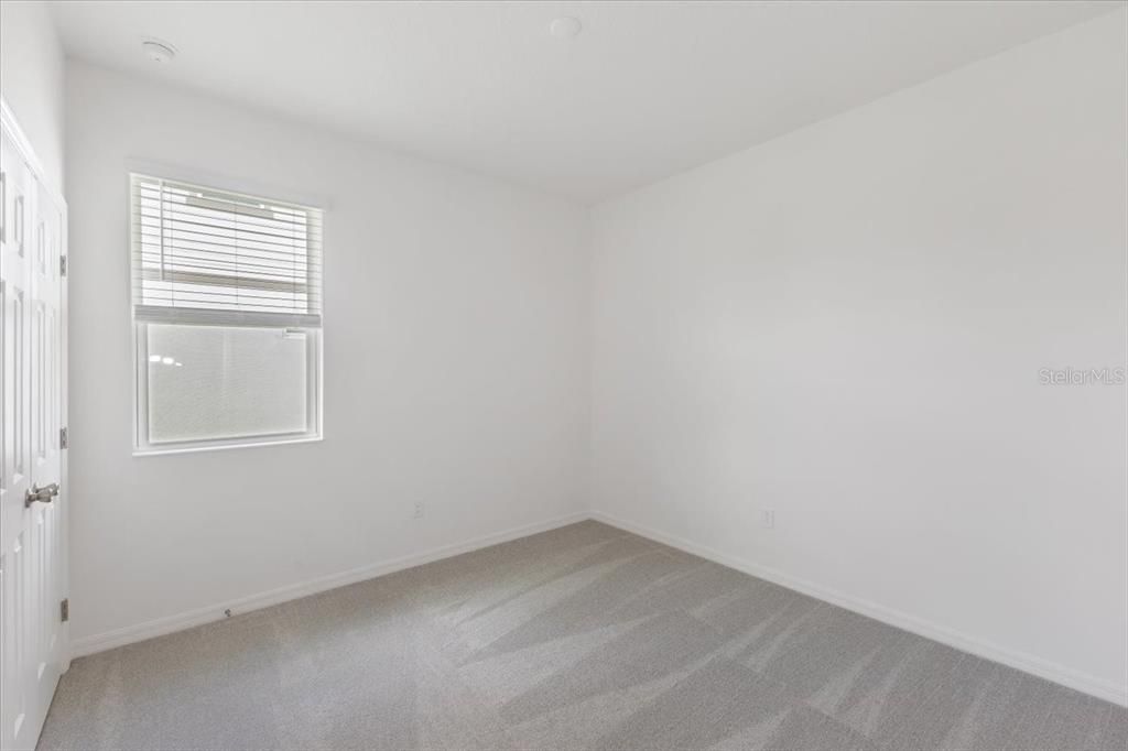 合同活跃: $453,150 (4 贝兹, 3 浴室, 2384 平方英尺)