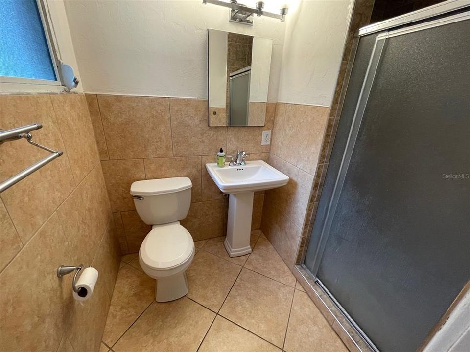 合同活跃: $224,900 (4 贝兹, 2 浴室, 1434 平方英尺)