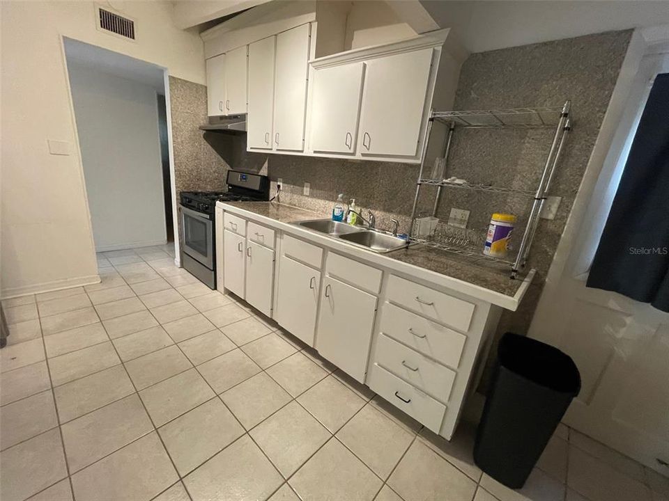 合同活跃: $224,900 (4 贝兹, 2 浴室, 1434 平方英尺)