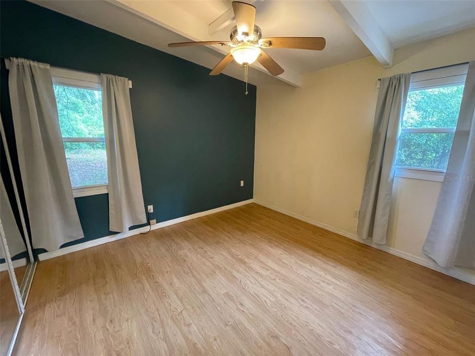 合同活跃: $224,900 (4 贝兹, 2 浴室, 1434 平方英尺)