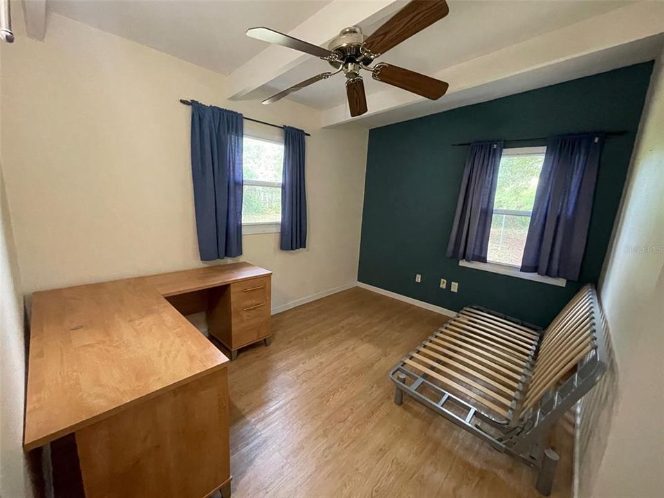 合同活跃: $224,900 (4 贝兹, 2 浴室, 1434 平方英尺)