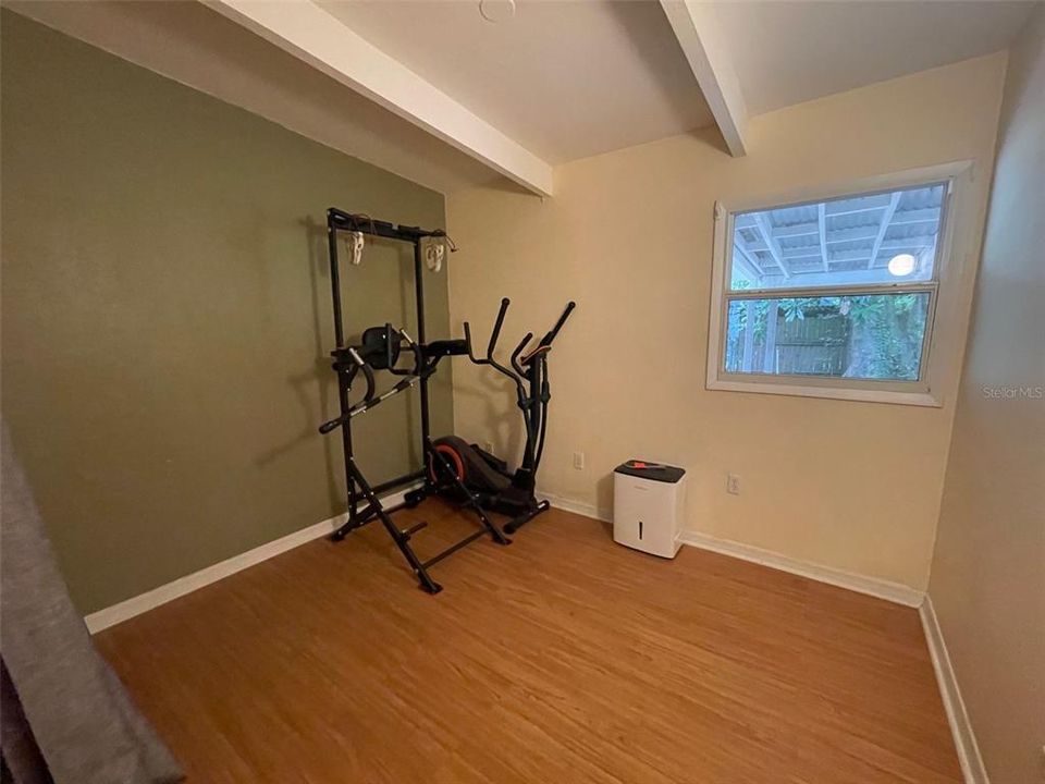 合同活跃: $224,900 (4 贝兹, 2 浴室, 1434 平方英尺)