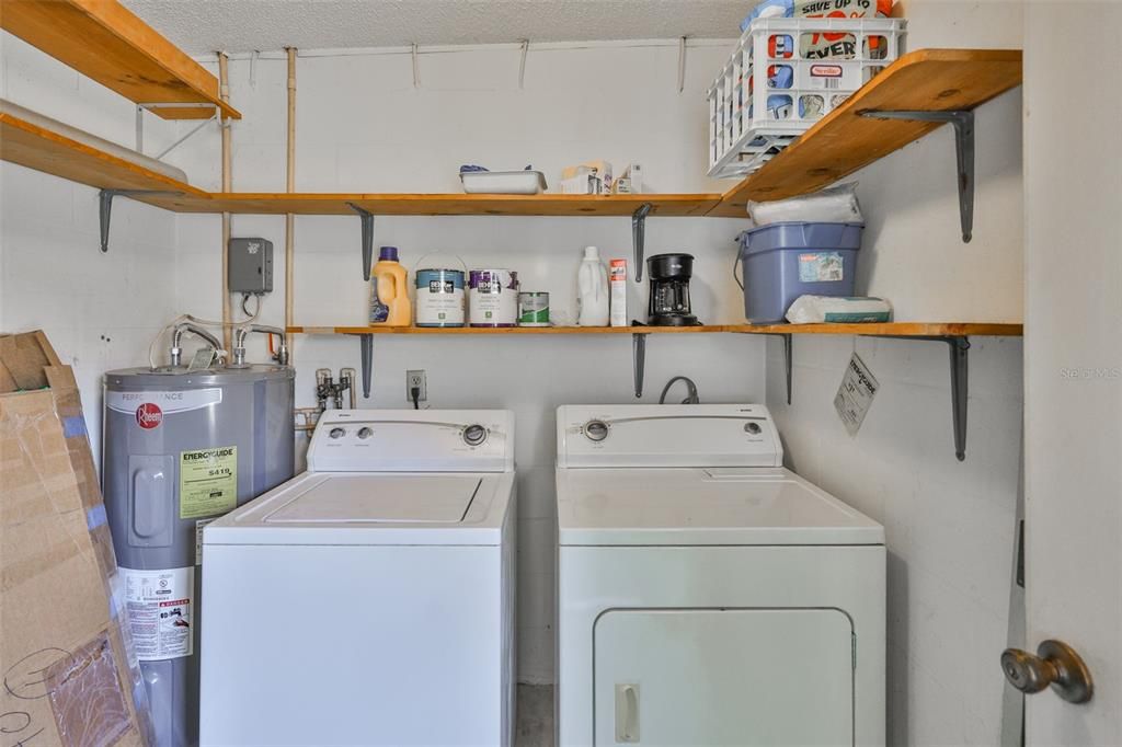 На продажу: $99,900 (2 спален, 2 ванн, 984 Квадратных фут)