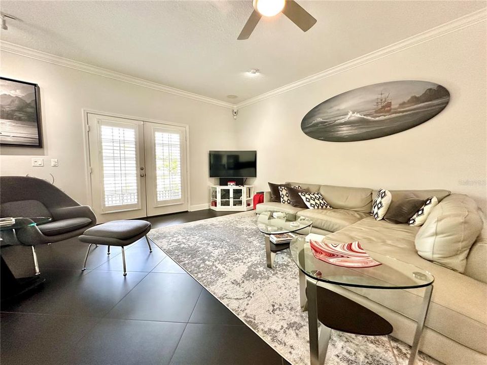 Activo con contrato: $3,600 (3 camas, 2 baños, 2020 Pies cuadrados)