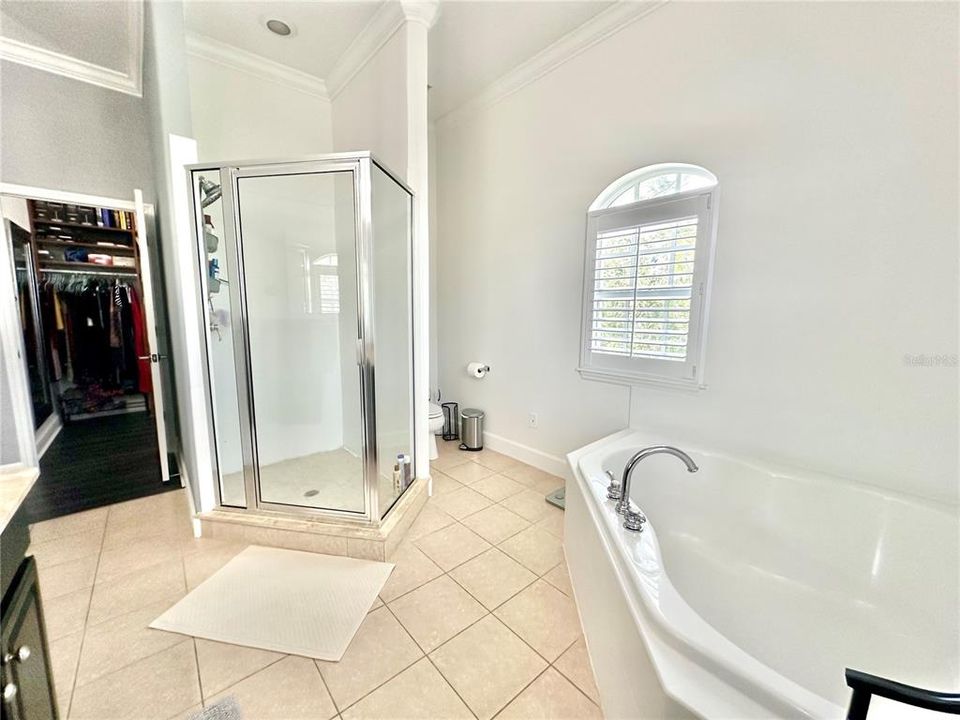 Activo con contrato: $3,600 (3 camas, 2 baños, 2020 Pies cuadrados)