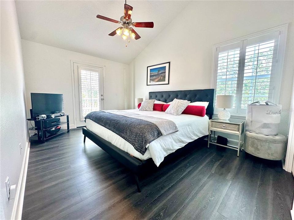 Activo con contrato: $3,600 (3 camas, 2 baños, 2020 Pies cuadrados)