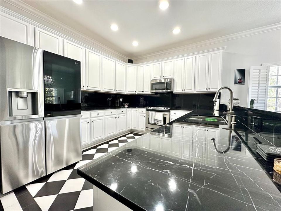 Activo con contrato: $3,600 (3 camas, 2 baños, 2020 Pies cuadrados)