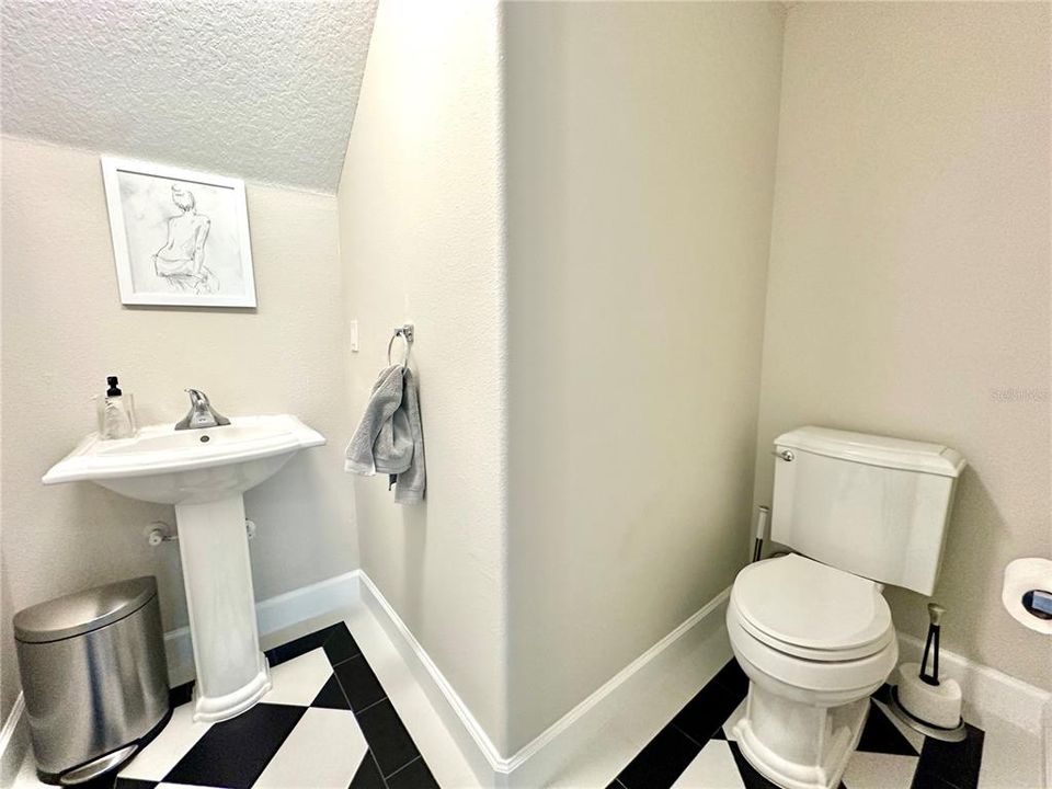 Activo con contrato: $3,600 (3 camas, 2 baños, 2020 Pies cuadrados)