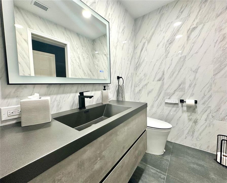 Activo con contrato: $3,600 (3 camas, 2 baños, 2020 Pies cuadrados)