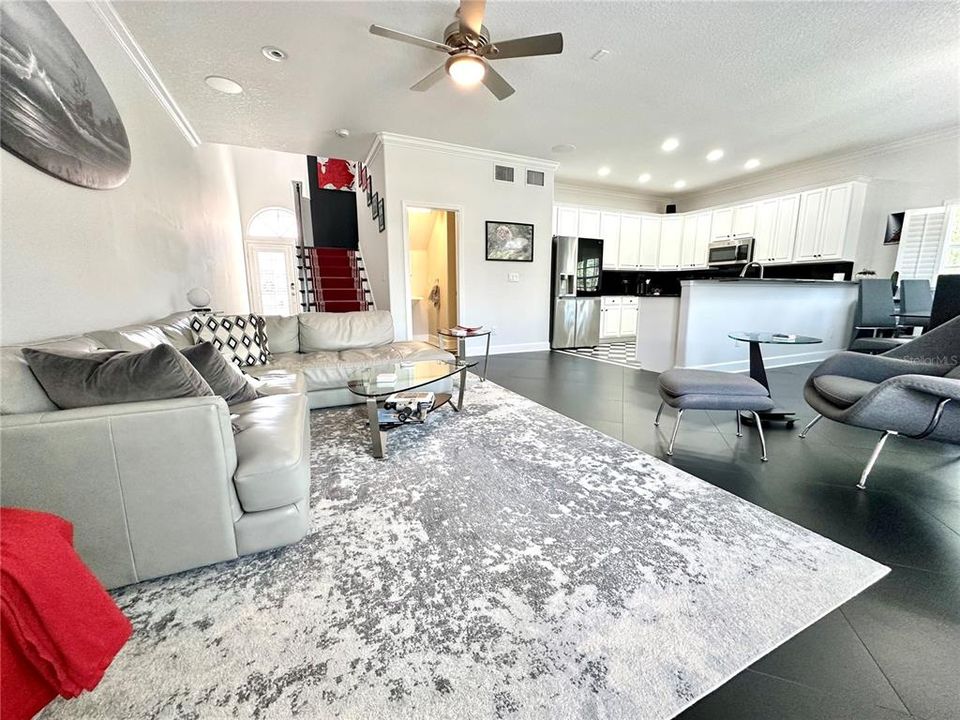 Activo con contrato: $3,600 (3 camas, 2 baños, 2020 Pies cuadrados)