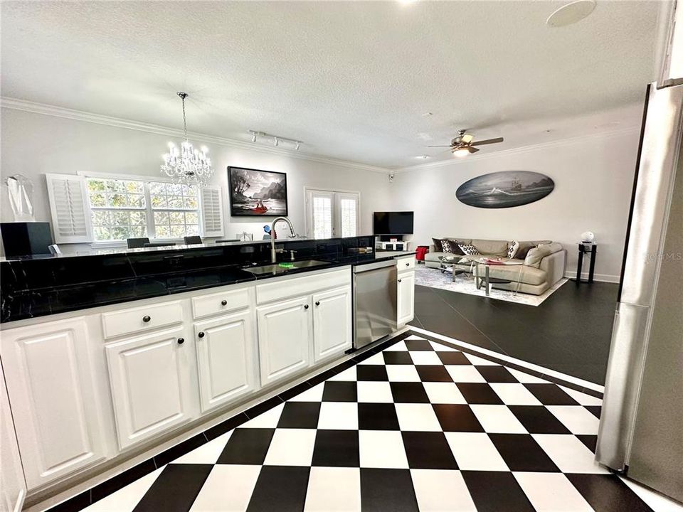 Activo con contrato: $3,600 (3 camas, 2 baños, 2020 Pies cuadrados)