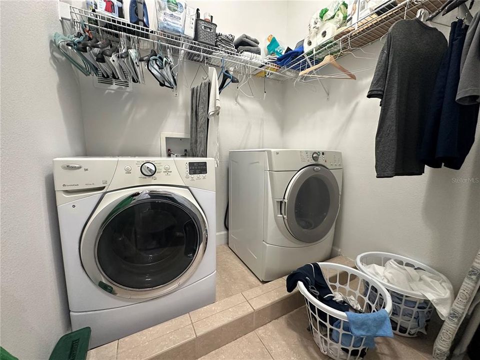 Activo con contrato: $3,600 (3 camas, 2 baños, 2020 Pies cuadrados)