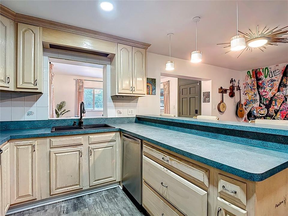 For Sale: $399,000 (3 beds, 2 baths, 1356 Square Feet)