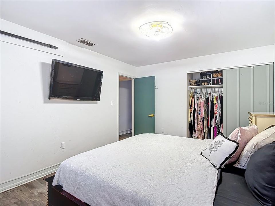 For Sale: $399,000 (3 beds, 2 baths, 1356 Square Feet)