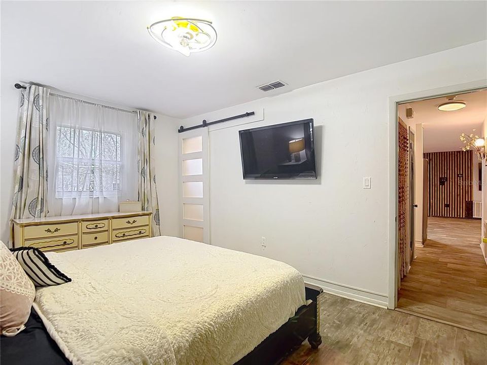 For Sale: $399,000 (3 beds, 2 baths, 1356 Square Feet)