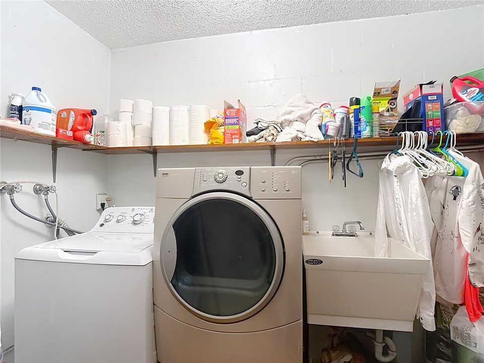 For Sale: $399,000 (3 beds, 2 baths, 1356 Square Feet)