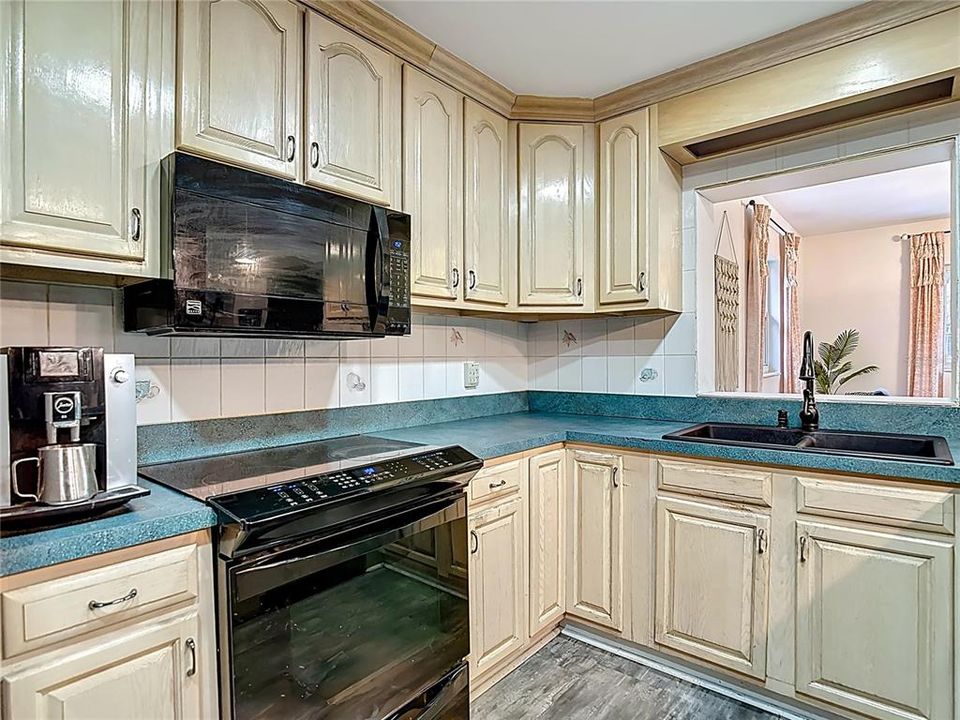 For Sale: $399,000 (3 beds, 2 baths, 1356 Square Feet)