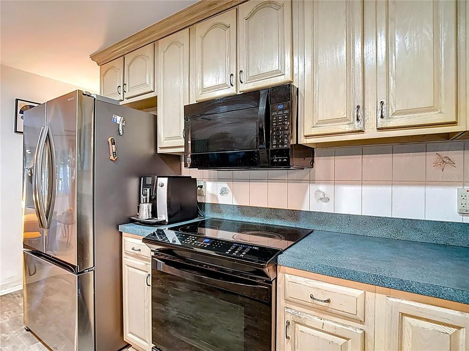 For Sale: $399,000 (3 beds, 2 baths, 1356 Square Feet)