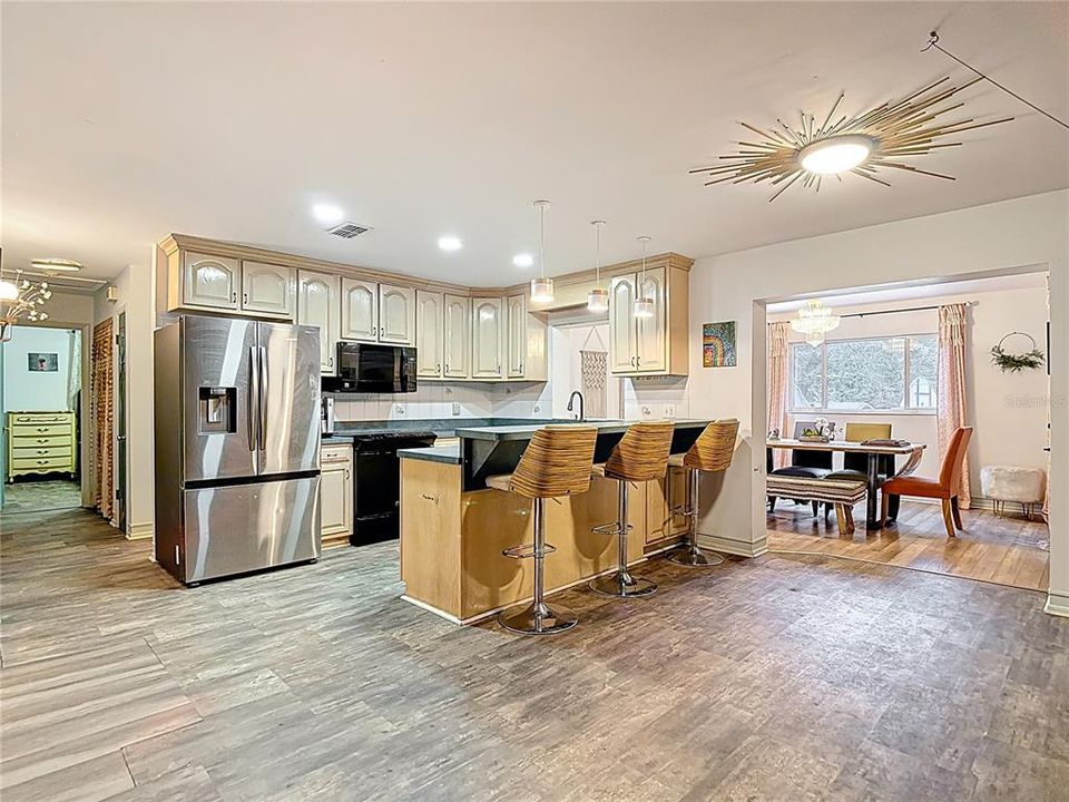 For Sale: $399,000 (3 beds, 2 baths, 1356 Square Feet)