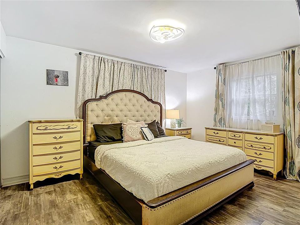 For Sale: $399,000 (3 beds, 2 baths, 1356 Square Feet)