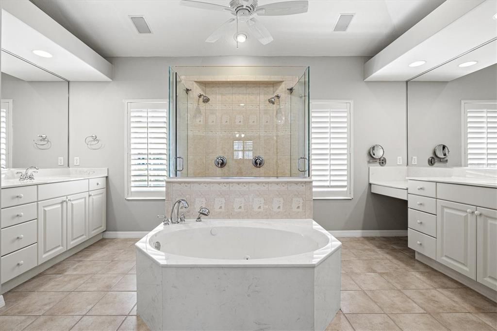 На продажу: $1,239,000 (4 спален, 4 ванн, 3924 Квадратных фут)