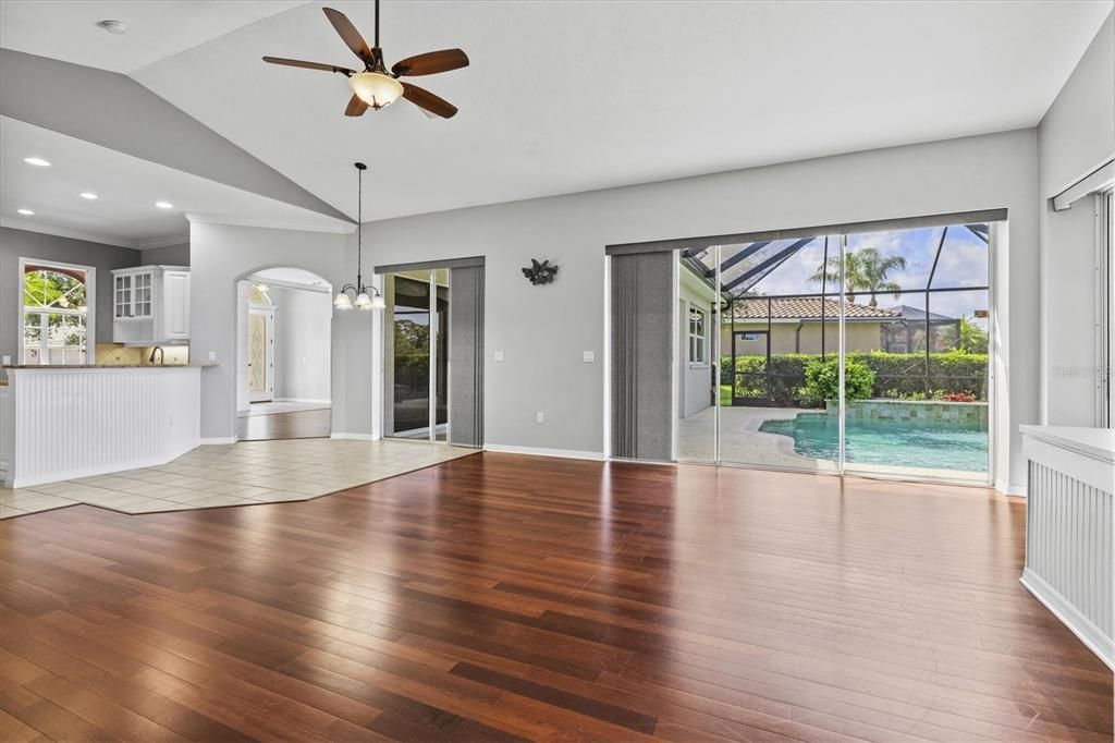 На продажу: $1,239,000 (4 спален, 4 ванн, 3924 Квадратных фут)